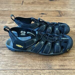 Keen Clearwater CNX Sandals Water Shoes Outdoor Black Gargoyle Mens Size 11.5